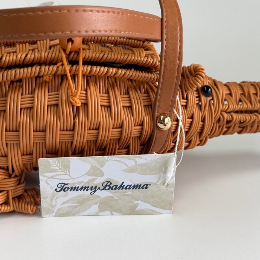 Tommy Bahama Wicker Woven Crocodile Shaped  Bag Handbag New NWT - Picture 3 of 14